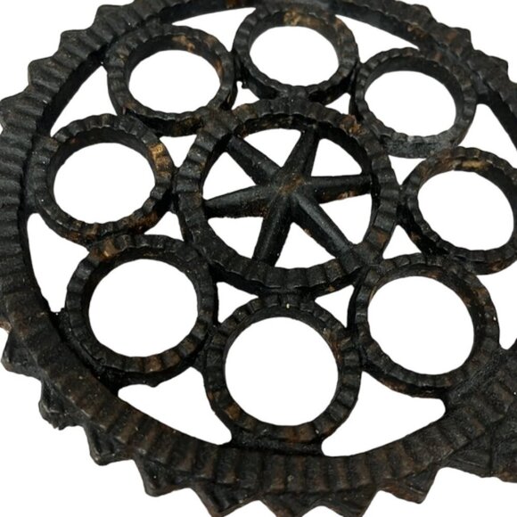 Vintage Cast Iron Handled Trivet Pot Holder Round Geometric Pattern Kitchen Art - Picture 2 of 5